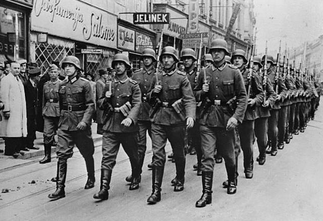 登场,这是一次闪电战的巅峰之作,德国的装甲洪流在43天内横扫西欧五国