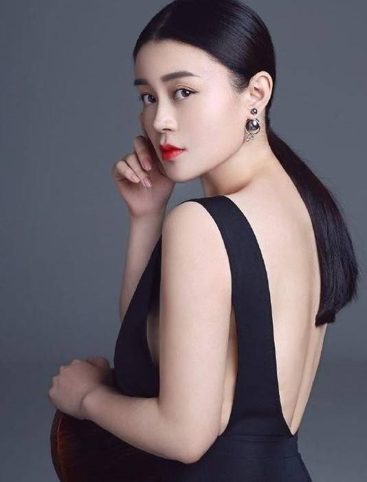 关婷娜到底是胖还是美?看完照片你就明白:胖跟美完全
