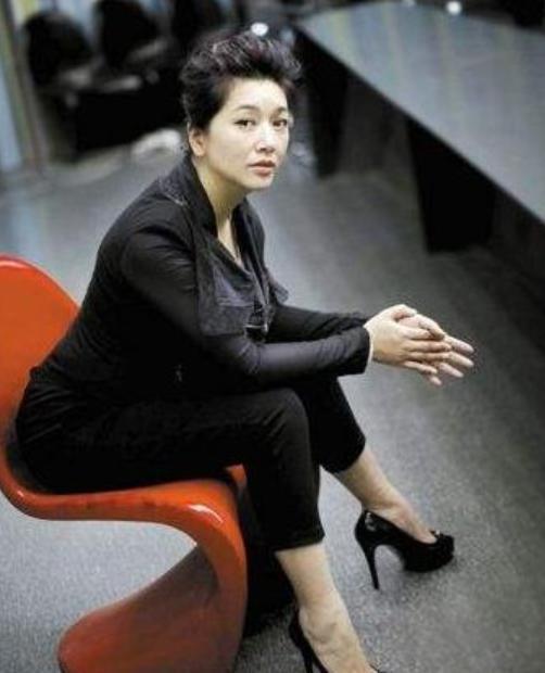 52岁江珊37岁现任丈夫 比前任靳东还要帅!还是我们熟悉的男演员