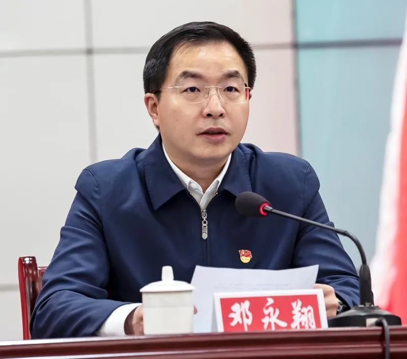奋发进取作为 争当改革先锋——访新干县委书记邓永翔