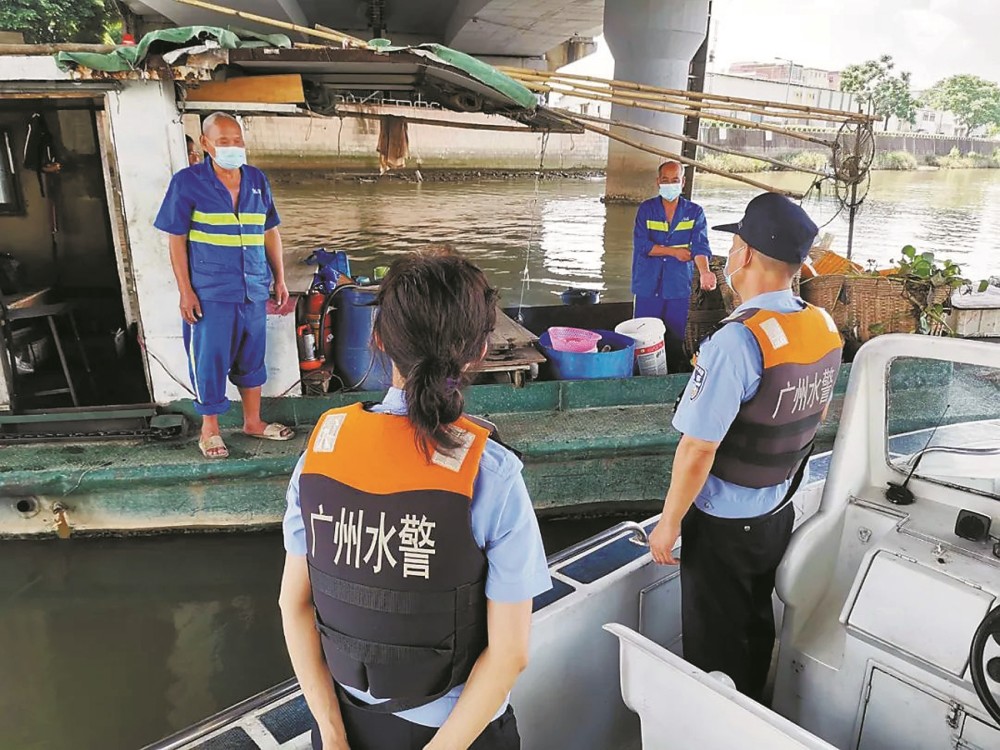 广州环芳村片区水域设立2个封控点水警24小时巡防