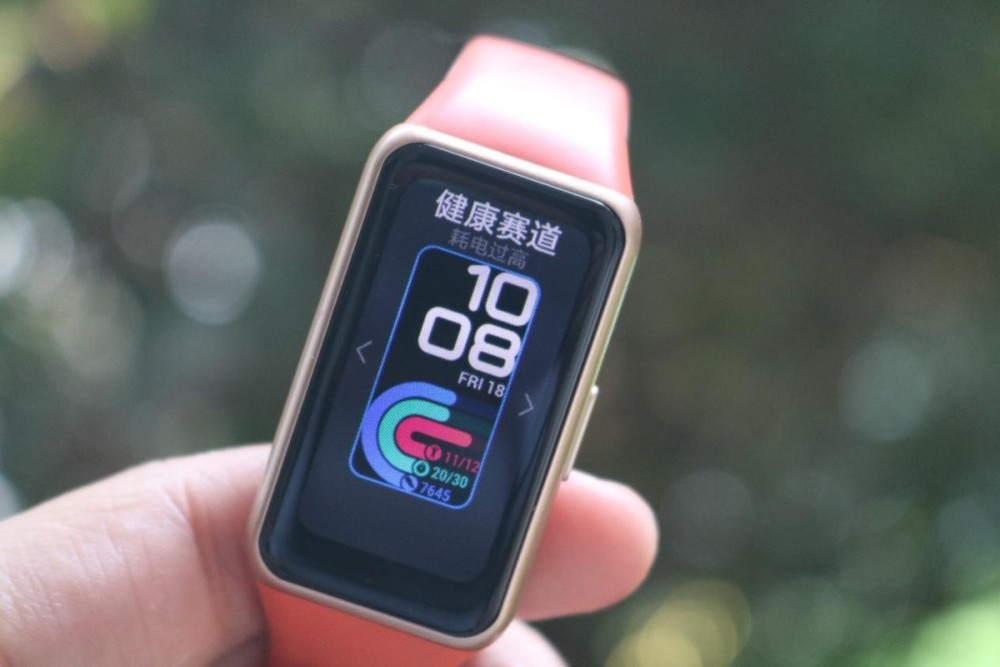华为手环6评测:仅售349元,全天候心率血氧监测续航长达2周