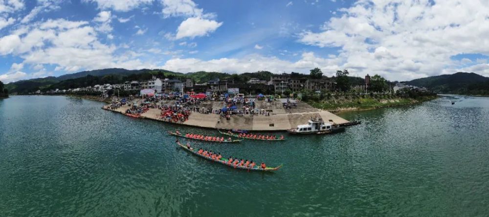 6月14日,锦屏县茅坪镇举行"建党百年迎华诞清江端午赛龙舟"活动喜迎