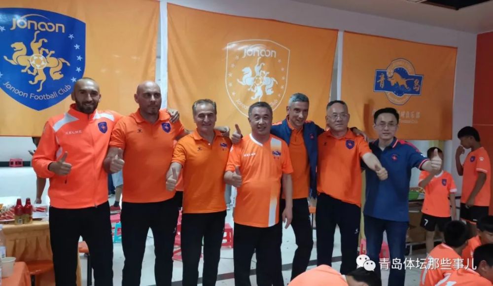 海牛锁定中乙盐城赛区半程冠军,投资人乔伟光与球迷同乐