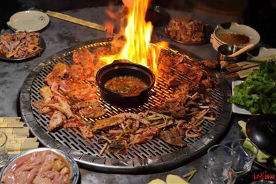 火盆烧烤食材五花肉 西昌,四川西南部一座小城,著名的邛海泸山风景区