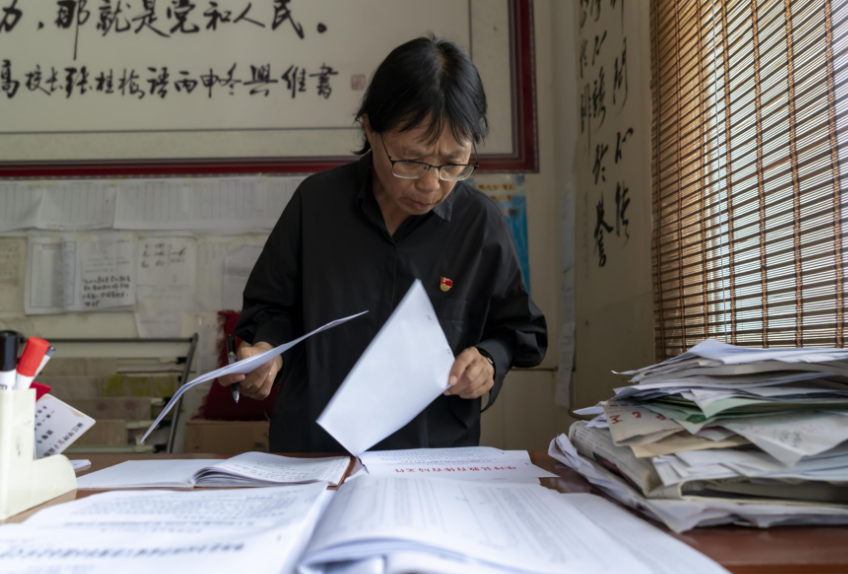 传奇校长张桂梅将1084个大山女孩送入大学改写大山女孩命运