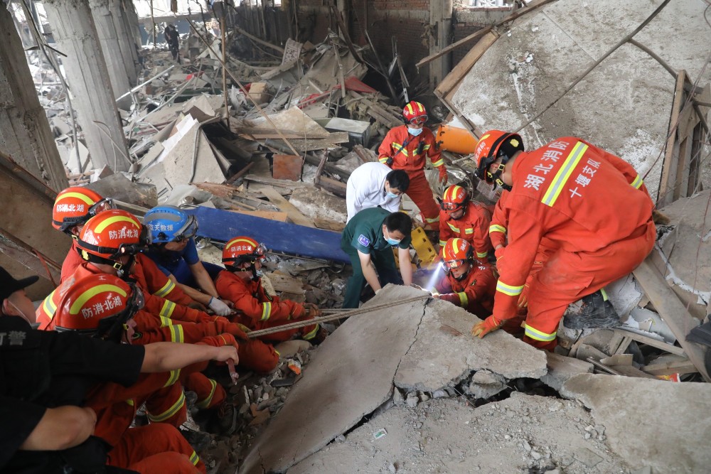 湖北十堰燃气爆炸事故已致25人死亡 共搜救出35人
