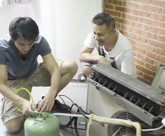 致敬空调安装工——看男神演绎空调修理工角色