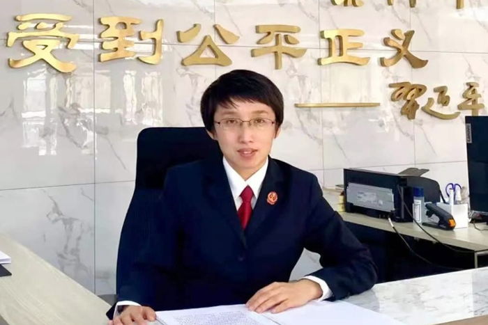 姜冬梅,辽阳县人民法院立案庭庭长,中共党员,硕士研究生.