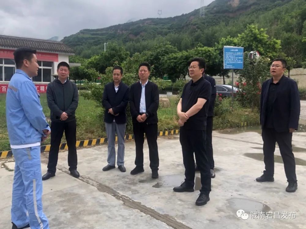 李建功带领县政府办,应急管理局,住建局,执法局负责人先后来到宕昌县