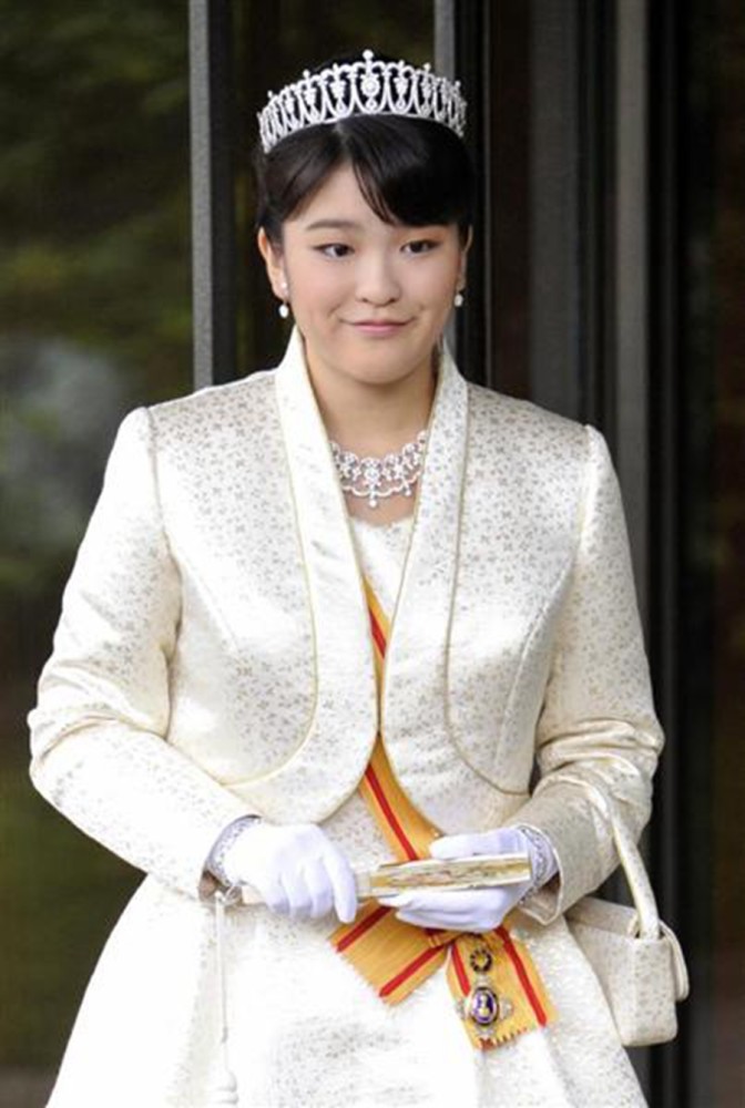真子和佳子,就是天皇亲弟弟的女儿,也就是爱子公主的堂姐.
