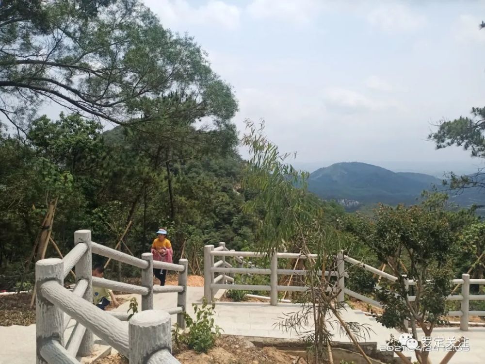 郁南仔一人攀登罗定石牛山!拍下惊艳一幕