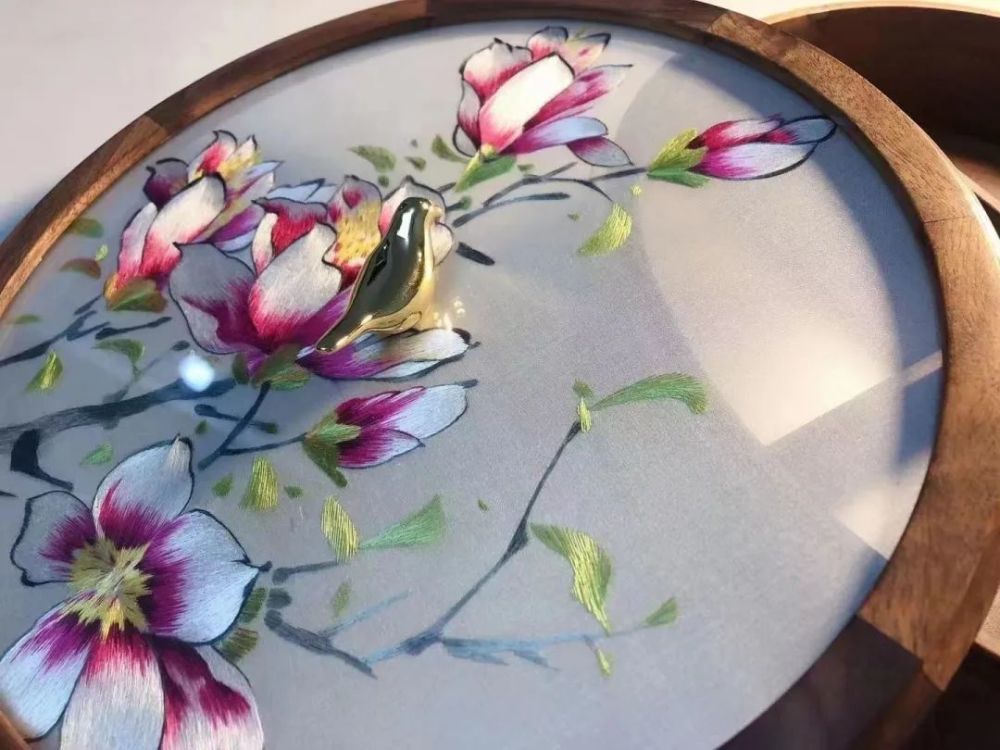 精品苏绣欣赏圆形手工刺绣糖果盒