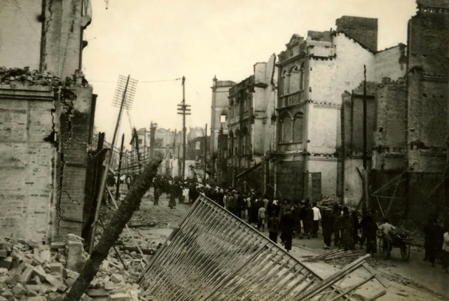 1927年12月,广州起义之后的街头(图片来源:视觉中国) 重要意义