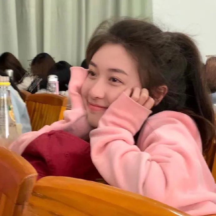 女生头像|没用的东西可以挂闲鱼