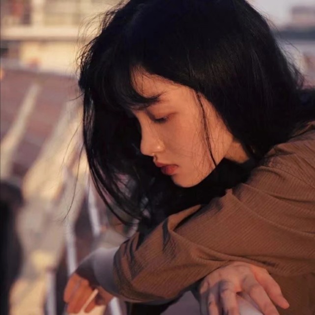ins伤感女头