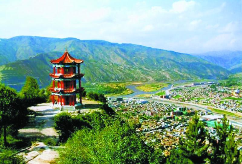 李家龙宫景区位于定西市陇西县,占地面积100亩,因唐太宗李世民御笔钦