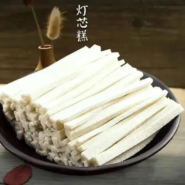 今天要带大家一起 邂逅鹰潭的舌尖非遗! 贵溪灯芯糕