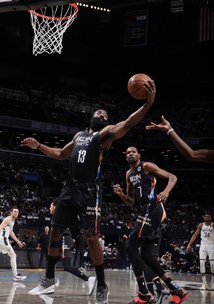 杜兰特成季后赛第一人,2.6秒极限出手,篮网的绝对mvp