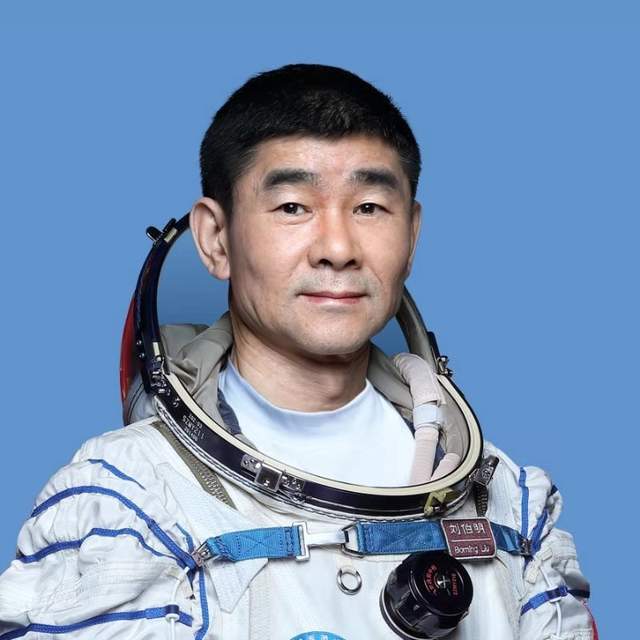 神舟十二号航天员确定,平均年龄52岁创纪录,我国为何不选年轻人