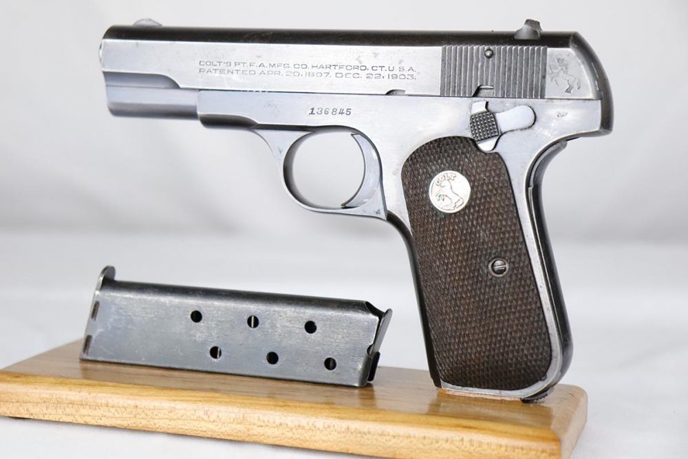 柯尔特m1908型手枪,由于9毫米子弹较大,该枪的弹匣容量为7发.