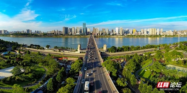 1988年12月28日株洲市第一座跨越湘江的城市桥梁——株洲大桥建成