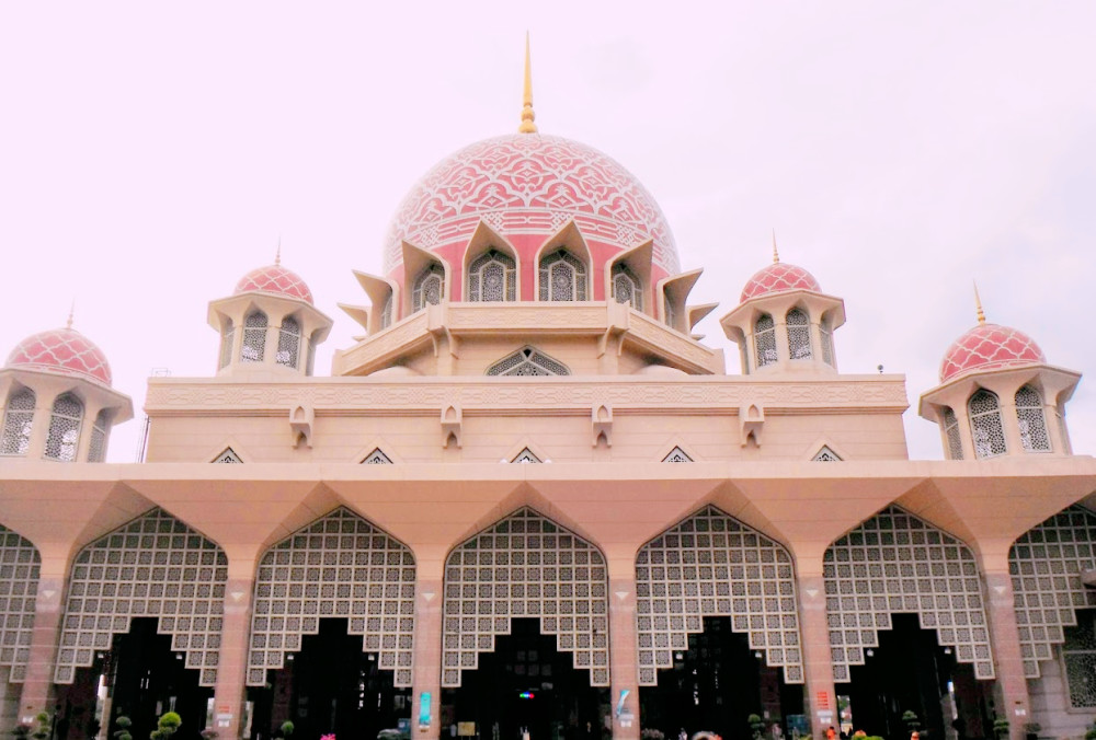 绿洲中的玫瑰园,马来布特拉清真寺,通身少女粉色