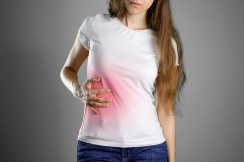 肋软骨炎肿胀属于一种很普通的炎症,胸部会有明显的疼痛感,是由病毒