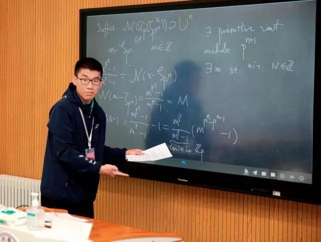 十二届丘成桐大学生数学竞赛上,学生正在比赛 丘成桐数学科学中心供图