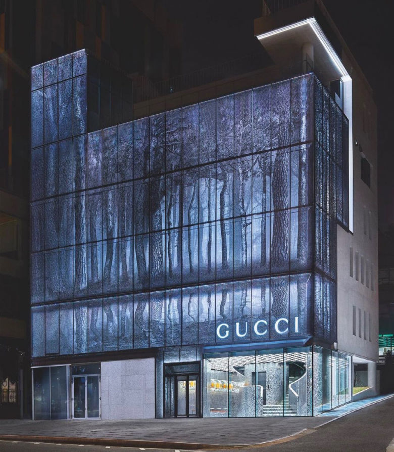 gucci旗舰店火了!全息投影打造的玻璃幕墙,太炫酷
