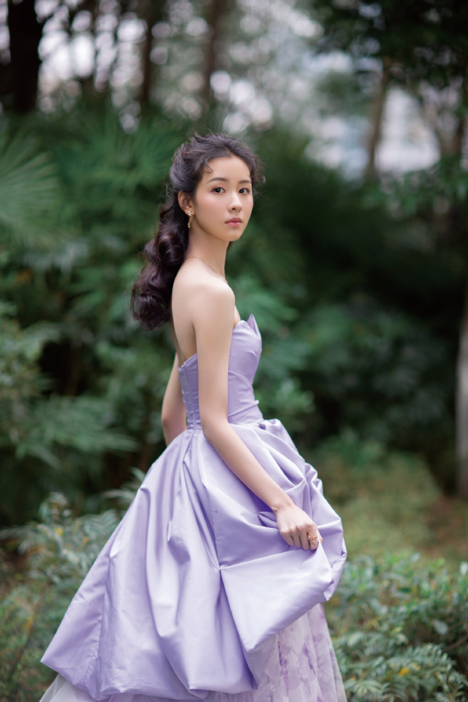 陈都灵紫色长裙写真,清纯可爱,像极了邻家女孩