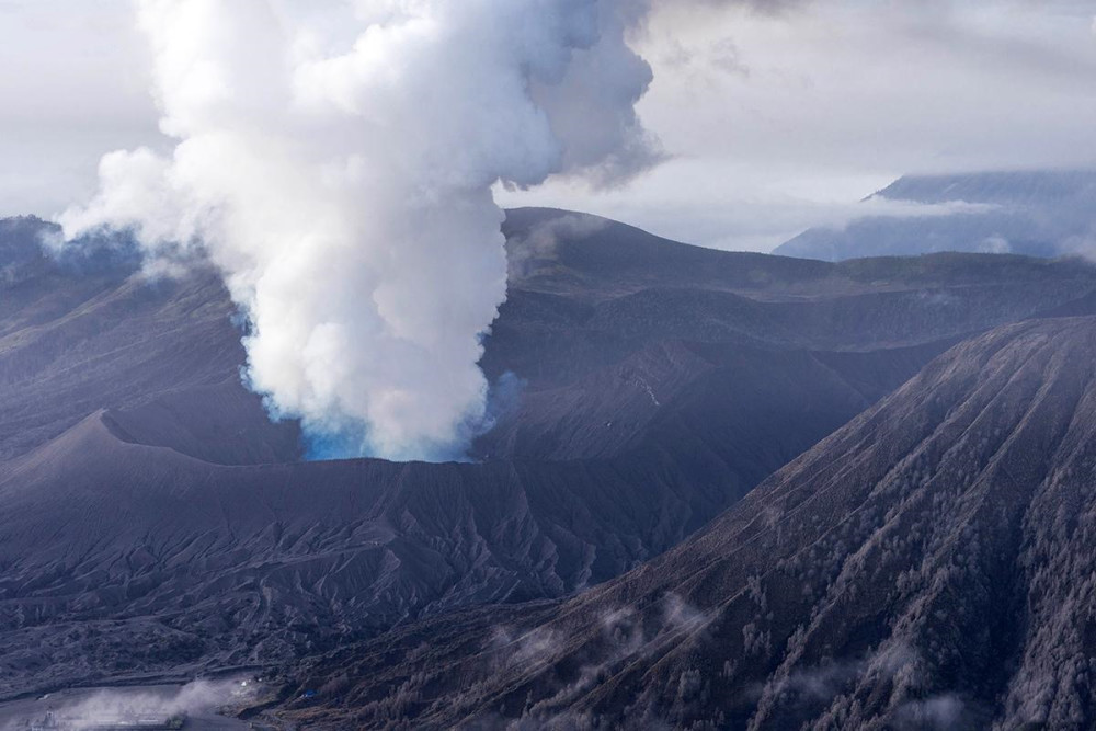 由多个小复式火山组成 这里还有 全世界酸性最强的火山湖 由于水中