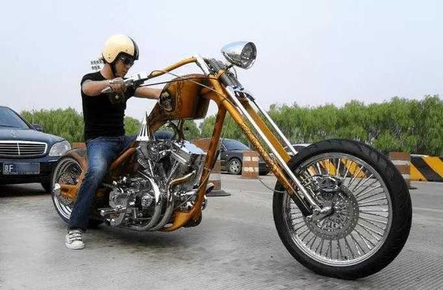 48岁杨坤国外定制