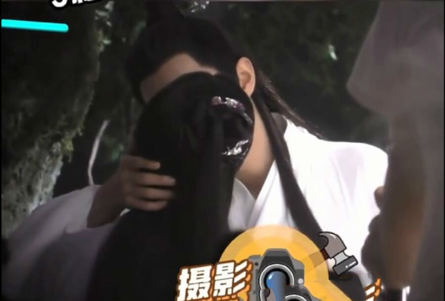 《玉骨遥》最新吻戏路透,肖战主动亲吻任敏14秒,动情相拥眼神超宠溺