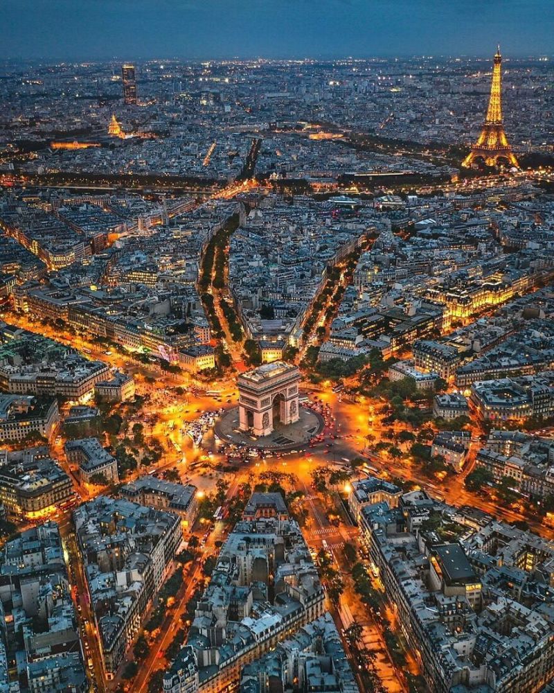 法国巴黎凯旋门和香榭丽舍大街