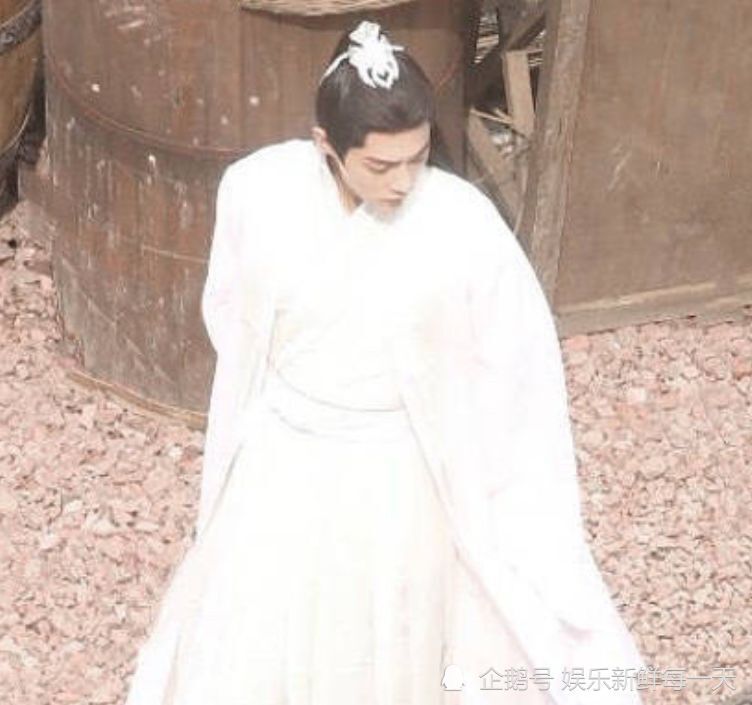 肖战《玉骨遥》路透照曝光,仙风道骨,清冷感满满