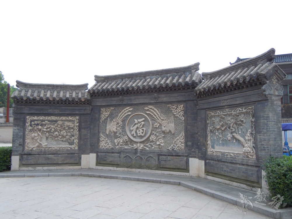 北京的铁影壁,相传为了震慑风沙而建,现在成为旅游景观展示