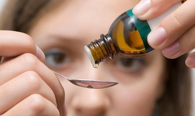 原来精华液不是直接涂难怪涂了也白涂快来看看正确的使用方法
