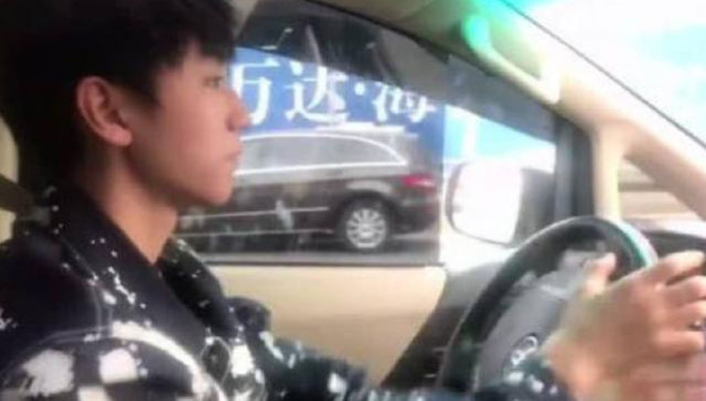 tfboys的座驾盘点王俊凯很霸气易烊千玺炫酷到上天他最低调