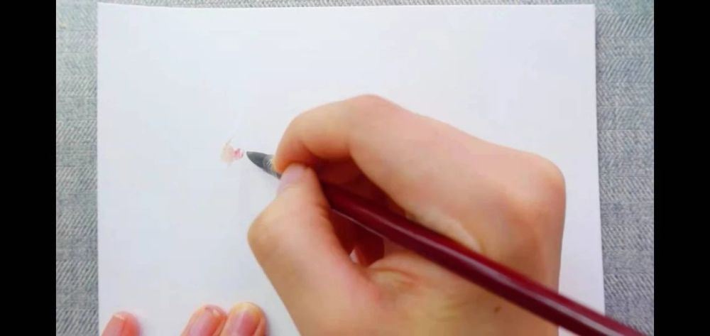 注意事项 多种颜色叠加要注意画面干净 用铅笔描边时要注意纸张的干