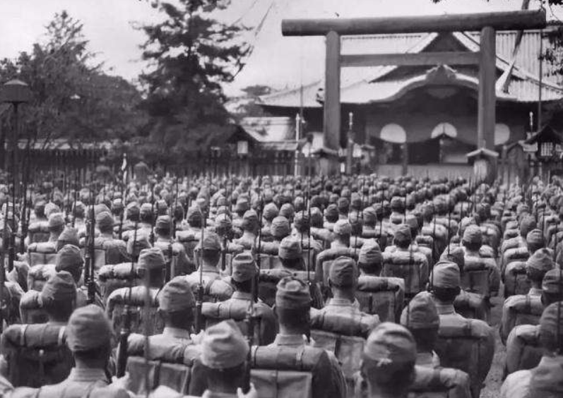 而且,日本军部还在不同军种之间和与宫廷,内阁,外务省,财阀等不同