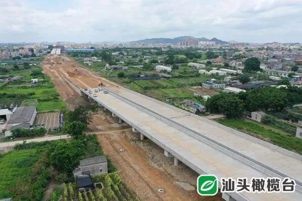 汕北大道澄海段摊铺首段沥青路面 预计今年全线建成