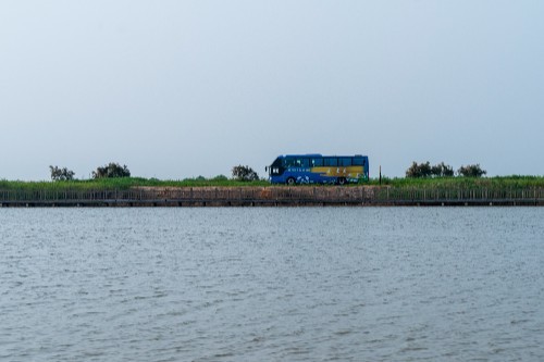 中午12:00到达位于黄河北岸的黄河口生态旅游区游客中心,景区不能自驾