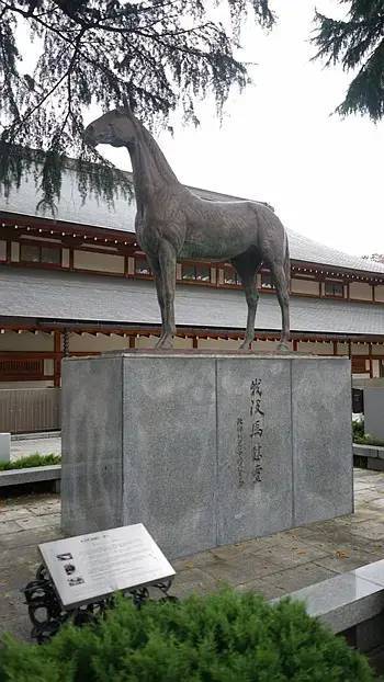 大家可能不知道,在靖国神社旁边就是日本著名的法政大学.