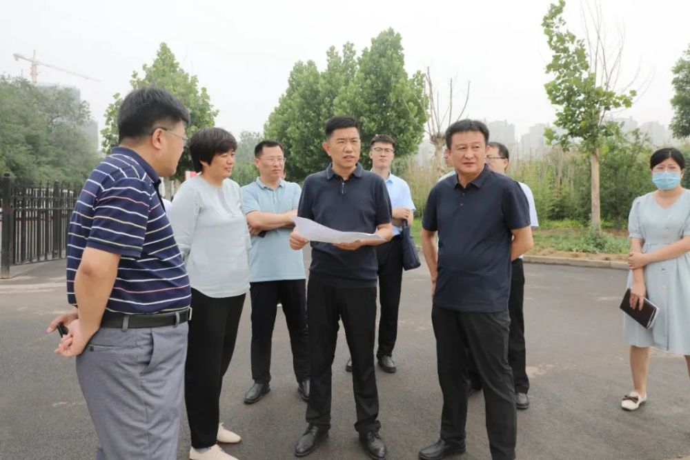 6月17日上午,区委副书记,代区长文健就公园建设情况深入一线调研.
