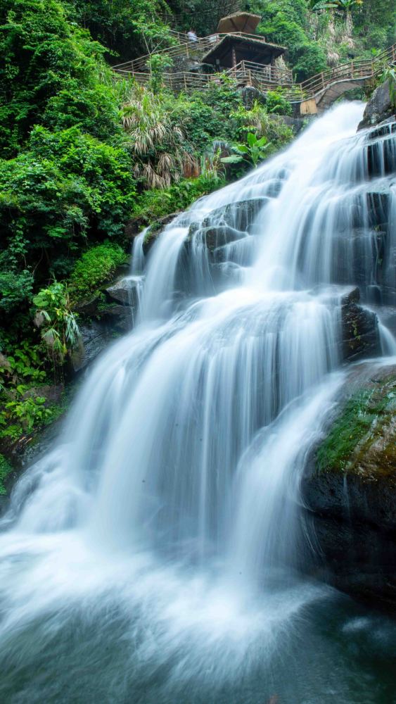 夏游岭南第一瀑布,欣赏大自然的鬼斧神工,感受原始森林天然氧吧