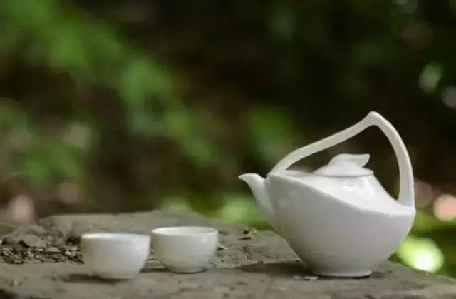 人到中年,一壶好茶,生活有了温度,生命有了厚度