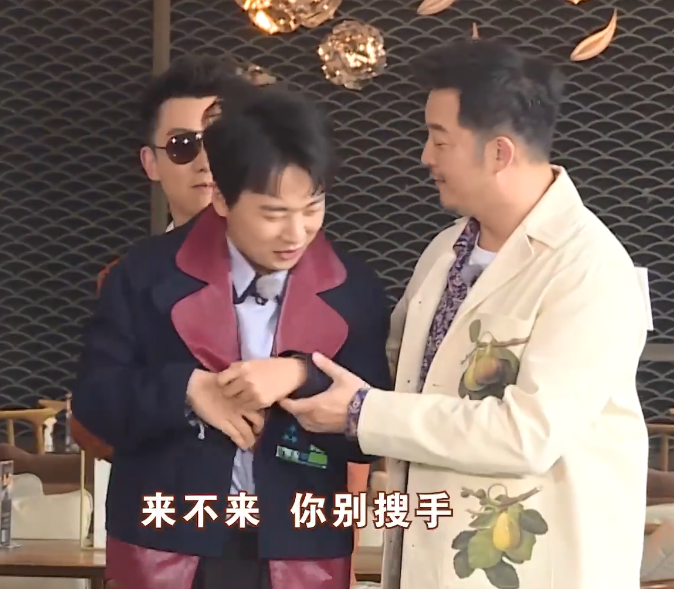 郭麒麟回归《跑男》,出场时配侮辱性音乐,粉丝讨要说法却被删评