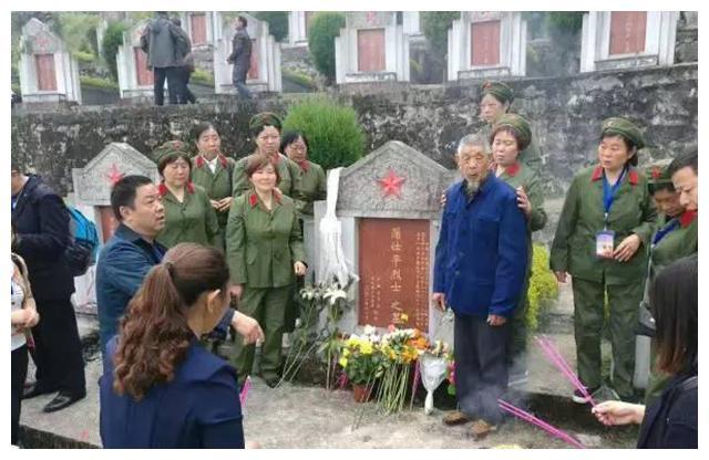 阔别38年,父与子终于相遇,父亲已经86岁,儿子在烈士陵园沉睡