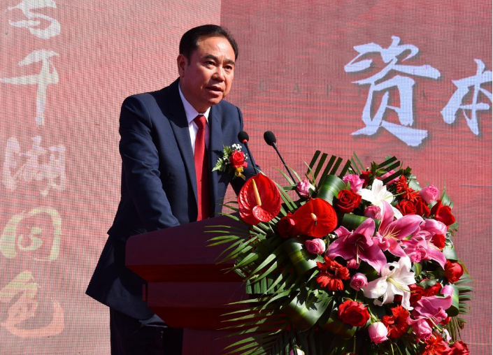 虽然早在上个世纪80年代,张聪渊就创办了自己的鞋厂——景新鞋业,但